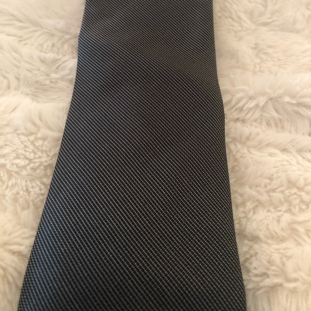 Kenneth Cole Reaction black gray silk tie - Picture 3 of 4